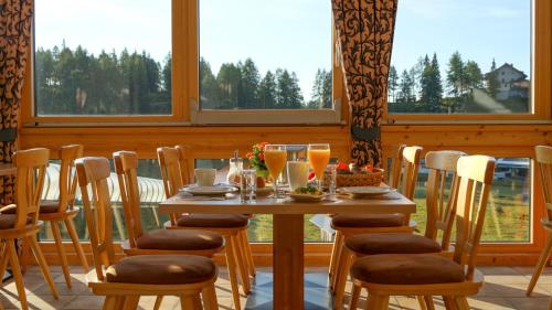 En restaurant eller et andet spisested på Hotel Alpen Arnika