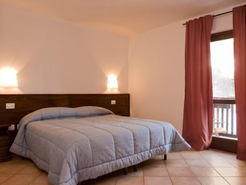 Un pat sau paturi într-o cameră la Agriturismo Les Hiboux