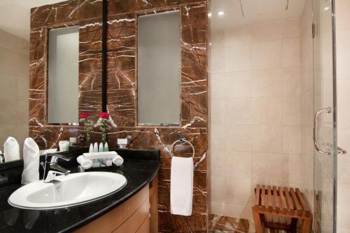 a bathroom with two sinks and a mirror at Makkah Hotel in Mecca