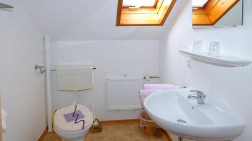 A bathroom at Gästehaus Jutta