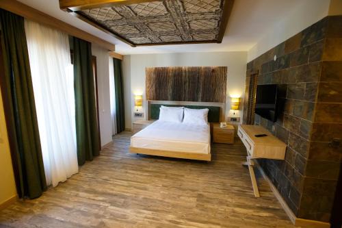 Ένα ή περισσότερα κρεβάτια σε δωμάτιο στο Gelibolu Taş Konak Hotel