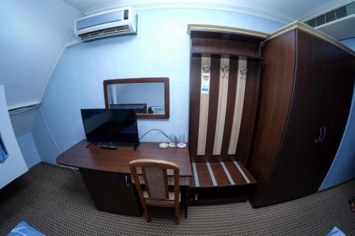 Televisyen dan/atau pusat hiburan di Haskovo Hotel
