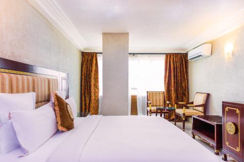 Кровать или кровати в номере Nobila Airport Hotel