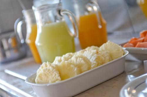 Makanan di atau berdekatan hotel
