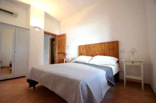 A bed or beds in a room at Casa della Marina - beach, seaview, wifi