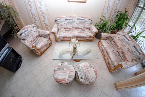 an overhead view of a living room with a couch and chairs at Rodopi Hotel in Haskovo