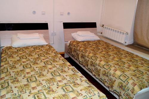 モスクワにあるMini Hotel Third Floorのホテルルーム ベッド2台 金額付
