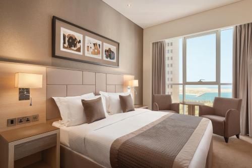 Postel nebo postele na pokoji v ubytování TRYP by Wyndham Abu Dhabi City Center
