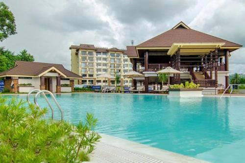 Poolen vid eller i närheten av Fully Furnished 1 Bedroom Condo at One Oasis, Cagayan de Oro City