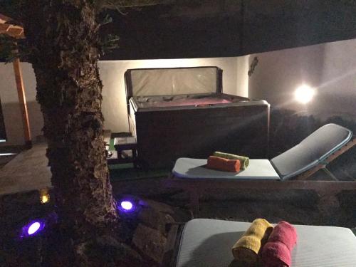 a room with a bed and a plate of food at Mi Abeto in Tías