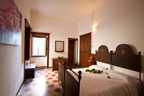 a bedroom with a large bed in a room at B & B Stillachiara in Badolato