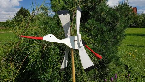 two swans on a pole next to a bush at Gościniec Mazurek in Giżycko