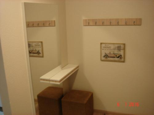 a bathroom with a sink and a mirror at Wall Street Flat Service in Caxias do Sul