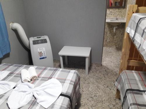 Hostel Falcão-Suites Privativas com Ar Condicionadoにあるベッド
