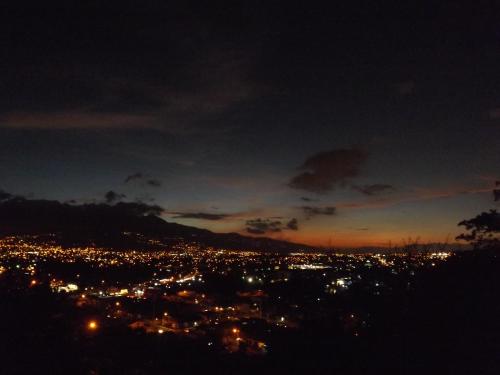 a view of a city lit up at night at Casa Marlui-San José in Curridabat