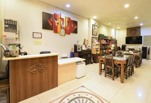 a kitchen and dining room with a table and chairs at Lakeview Homestay in Yuchi