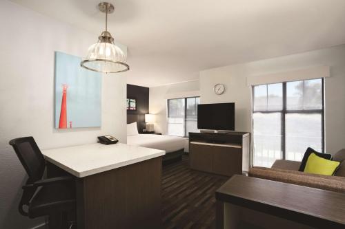 a hotel room with a kitchen and a living room at Hyatt House Pleasant Hill in Pleasant Hill