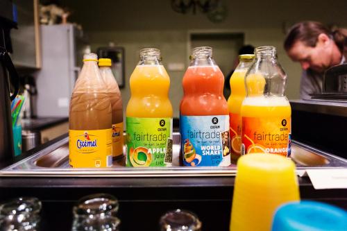 a group of bottles of juice on a tray at B&B Hoeve de Schapenkop in Ronse