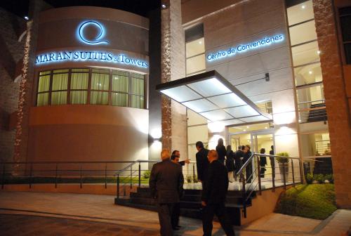 a group of people standing outside of a building at Maran Suites & Towers in Paraná