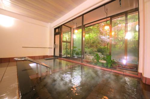 Kolam renang di atau dekat dengan Sanseikan