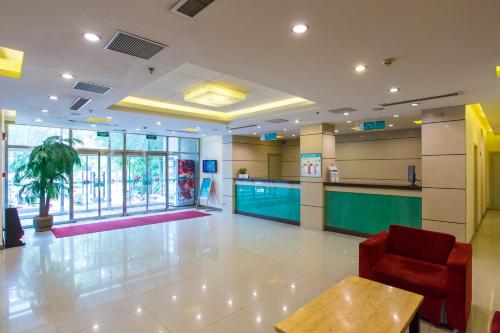 Una cocina o cocineta en Jingjiang Inn Beijing Yizhuang Development Zone