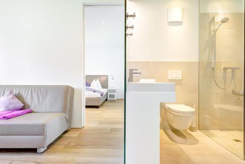 Un baño de Hotel Lün