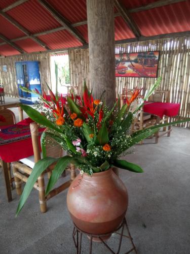 a vase with a bouquet of flowers in it at Hotel Robinson Plage in Lomé