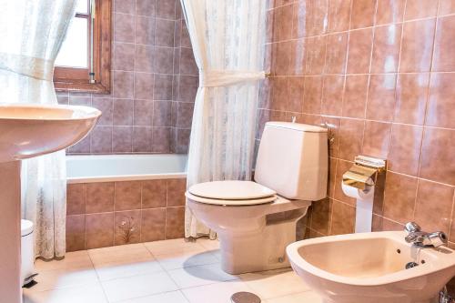 A bathroom at Vivienda Rural Casa Javier Lacunza