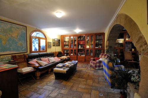 a living room with a couch and a table at Casa Rural Boletas in Loporzano