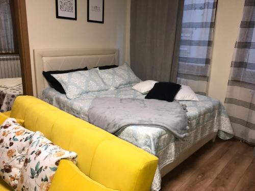 Postel nebo postele na pokoji v ubytování Vip Apartments Kopaonik