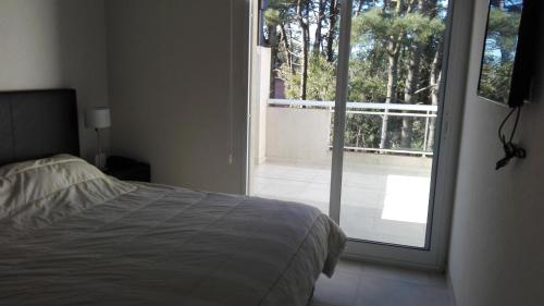 Katil atau katil-katil dalam bilik di Besugo