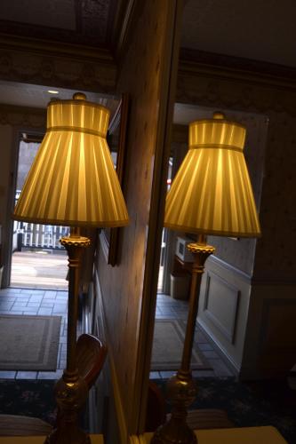 two lamps sitting on a table in front of a mirror at Frisco Lodge in Frisco