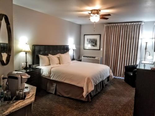Gallery image of Resort at Eagle Point Golf Club Lodging in Medford