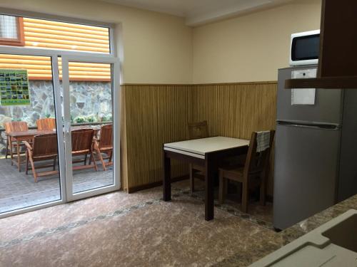 Η κουζίνα ή μικρή κουζίνα στο Mini hotel Solnce Karpat
