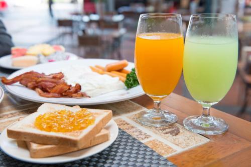 Makanan di atau berdekatan hotel