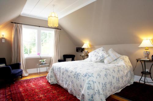 a bedroom with a bed and a window at Cobden Garden in Napier
