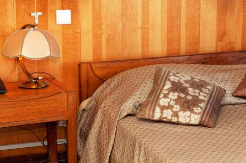 Postel nebo postele na pokoji v ubytování Palm Hotel