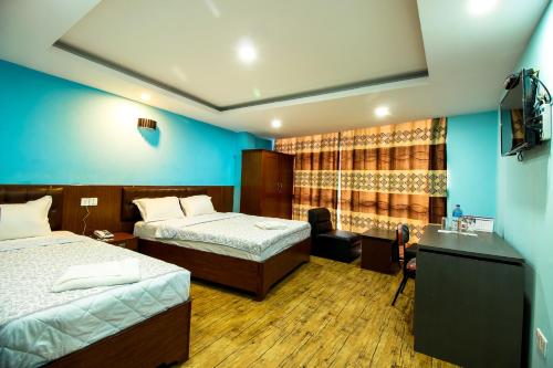 Postel nebo postele na pokoji v ubytování Everest Holiday Inn