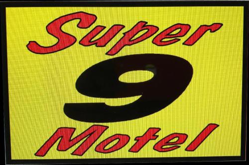 a sign that says sucker eight water on a yellow background at Super 9 Motel Troy in Troy
