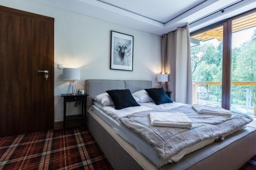 Postel nebo postele na pokoji v ubytování Aparthotel Góralski Spa & Restaurant