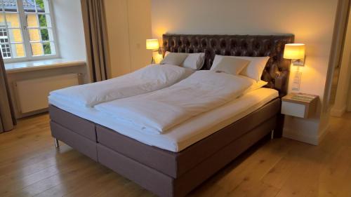 Katil atau katil-katil dalam bilik di Hotel Schloss Dyck