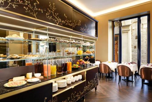 Makanan di atau berdekatan hotel