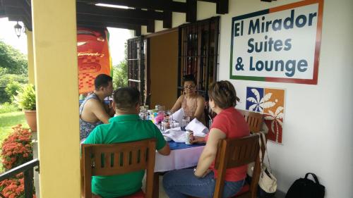Гости El Mirador Suites