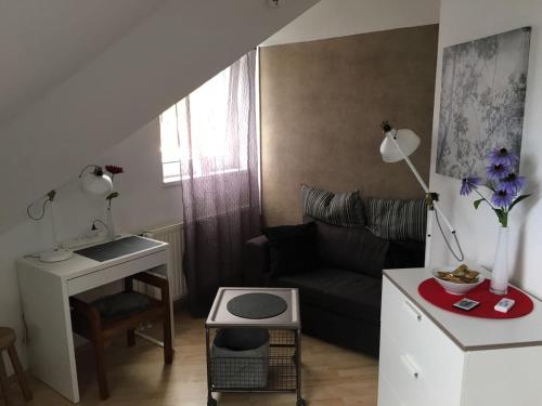a living room with a couch and a table at Mini-Ferien-Suite Hildesheim in Hildesheim