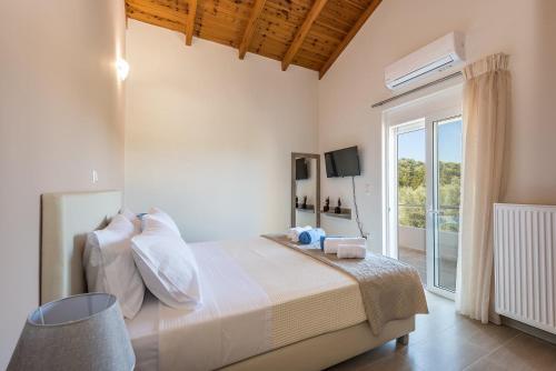 Tempat tidur dalam kamar di Villa Neaira