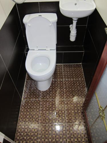 Um banheiro em Traveller's Hostel