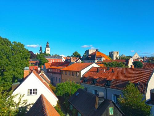 Nespecifikovaný výhled na destinaci Visby nebo výhled na město při pohledu z prázdninového domu
