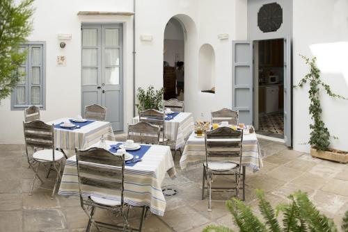 a patio with tables and chairs in a building at La Botica de Vejer in Vejer de la Frontera