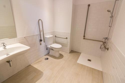 a bathroom with a toilet and a sink at BeSalamanca in Salamanca