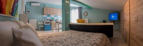 a bedroom with a bed and a kitchen with a tub at Amazing Place in Pedini in Ioannina